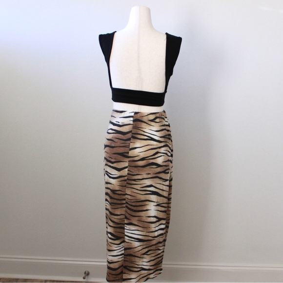NWT Leith Animal Print Midi Skirt with back Slit. Size: M - Picture 2 of 4